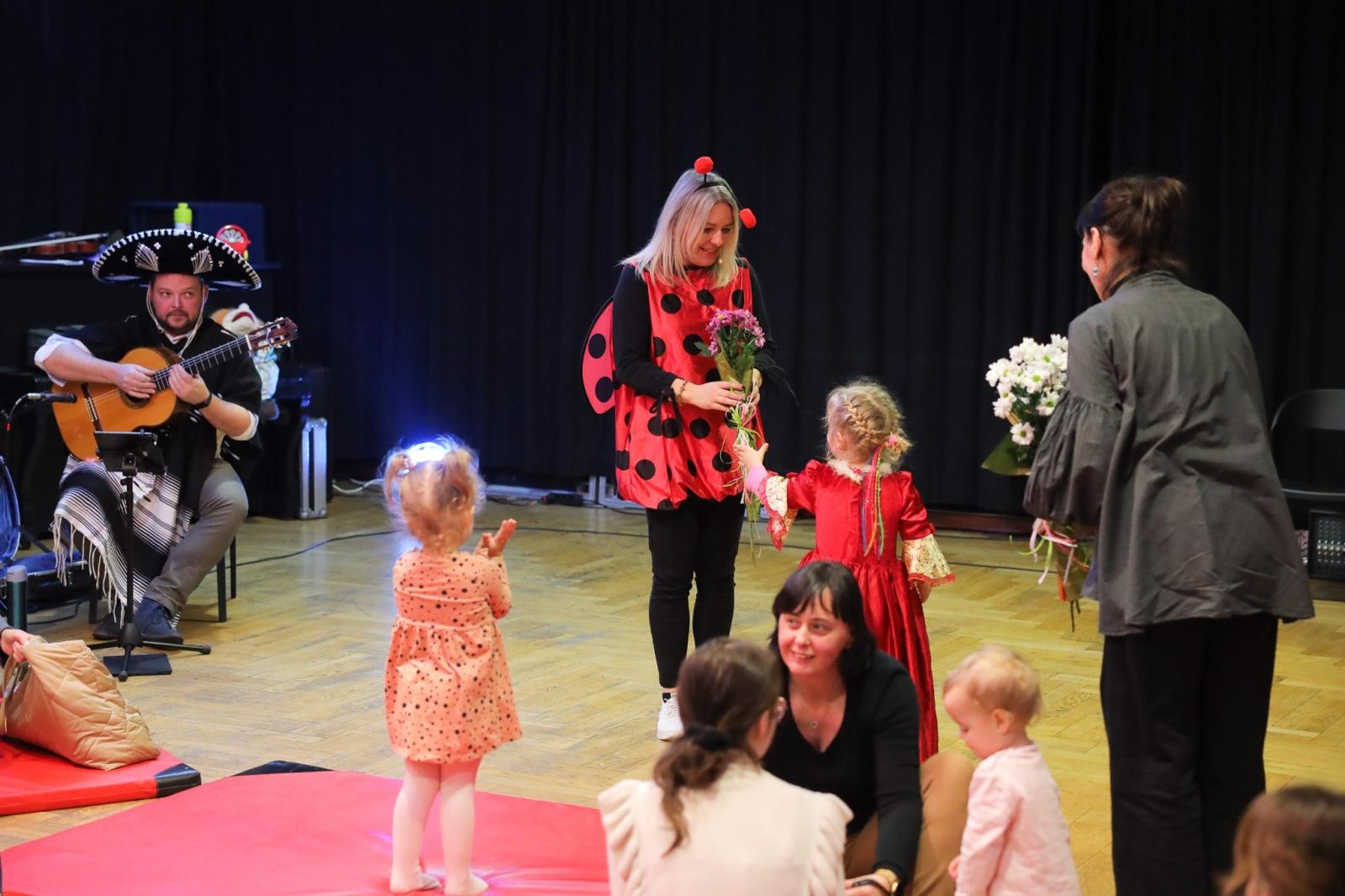 Zdjęcie w galerii na portalu naszraciborz.pl: Maluchy w krainie dźwięku - instrument niespodzianka [zapowiedź] wiadomości z regionu