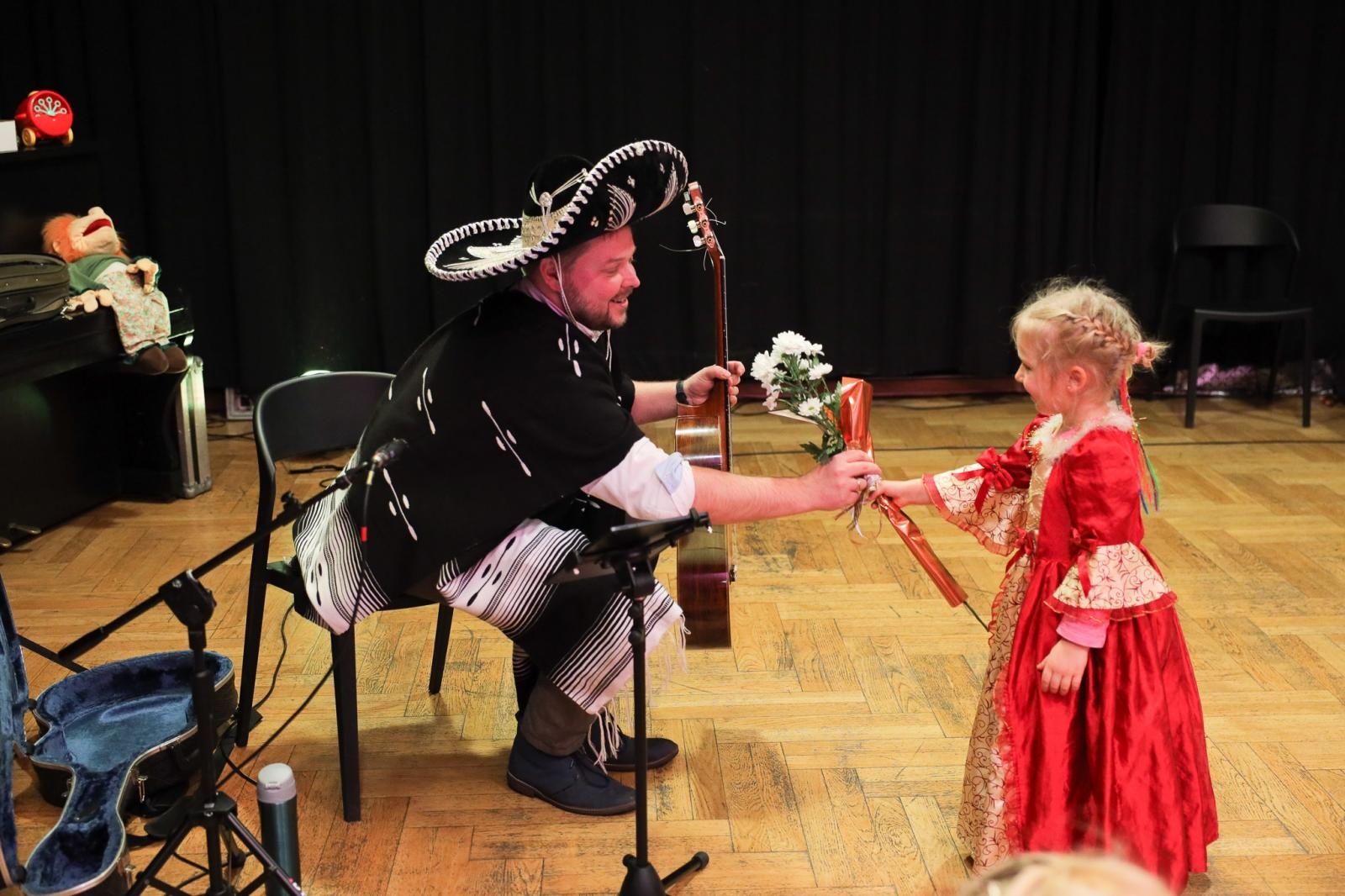 Zdjęcie w galerii na portalu naszraciborz.pl: Maluchy w krainie dźwięku - instrument niespodzianka [zapowiedź] wiadomości z regionu