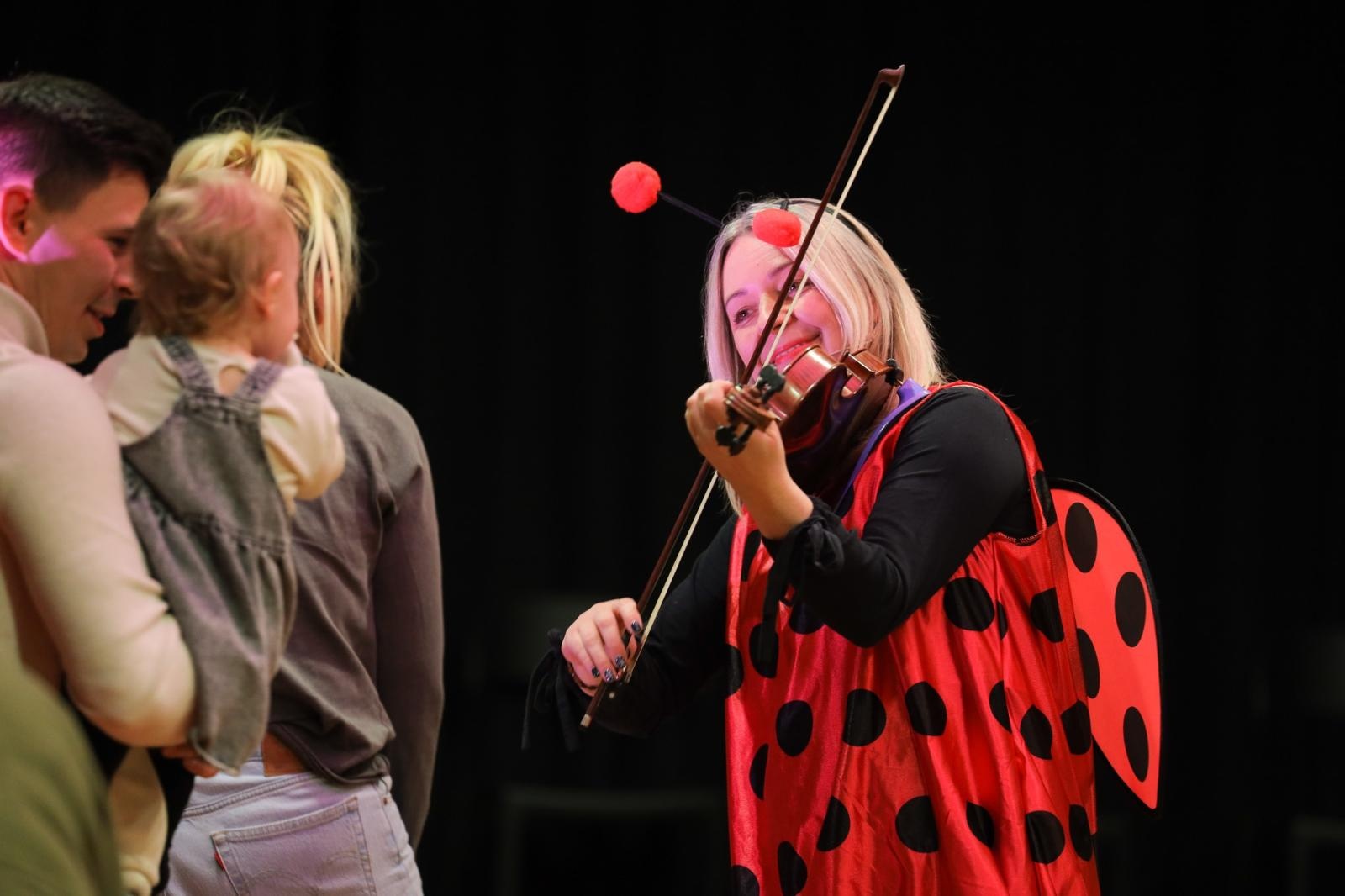 Zdjęcie w galerii na portalu naszraciborz.pl: Maluchy w krainie dźwięku - instrument niespodzianka [zapowiedź] wiadomości z regionu