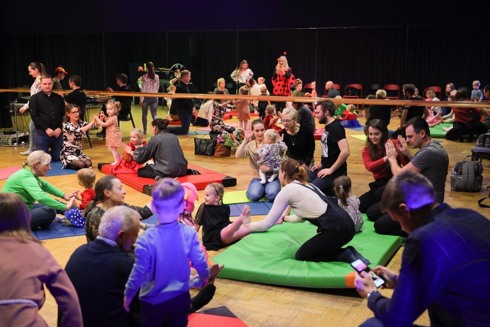 Zdjęcie w galerii na portalu naszraciborz.pl: Maluchy w krainie dźwięku - instrument niespodzianka [zapowiedź] wiadomości z regionu