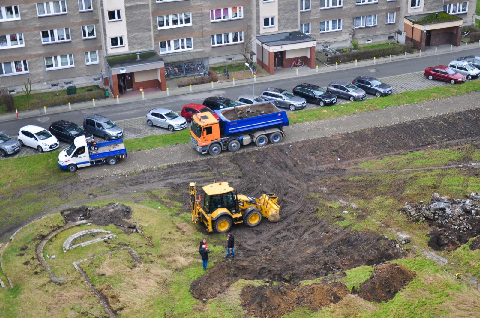 Zdjęcie w galerii na portalu naszraciborz.pl: Na Katowickiej rusza budowa. Co powstanie pomiędzy blokami wiadomości z regionu