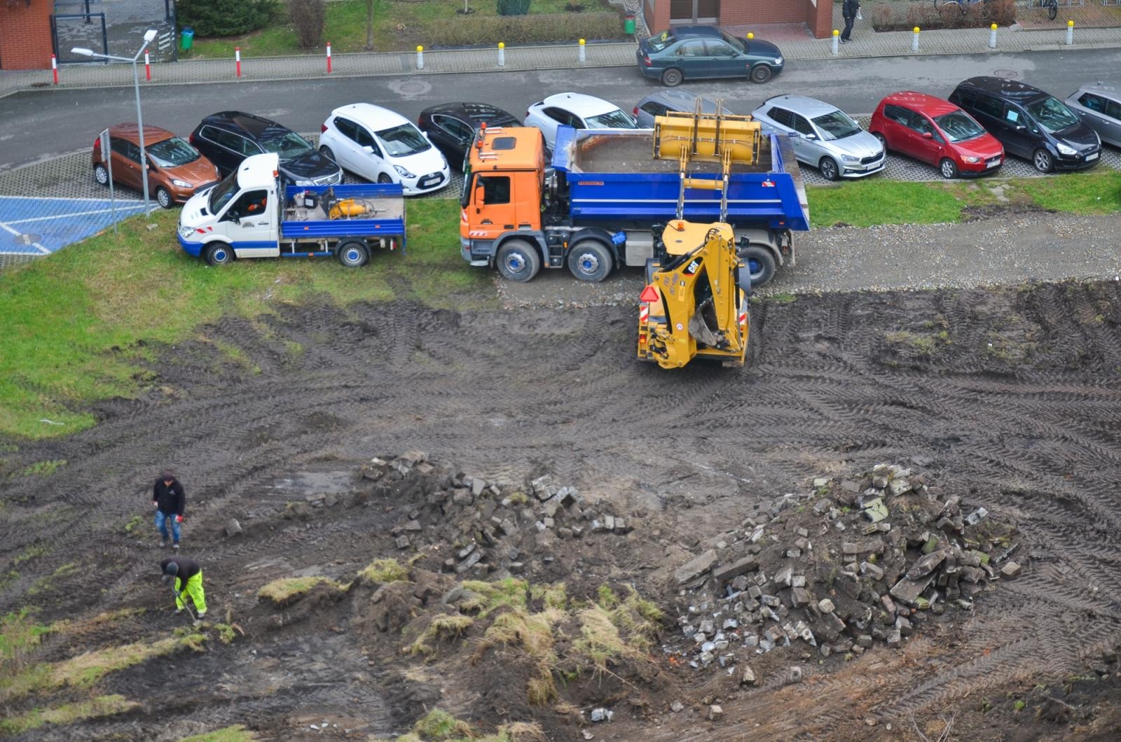 Zdjęcie w galerii na portalu naszraciborz.pl: Na Katowickiej rusza budowa. Co powstanie pomiędzy blokami wiadomości z regionu