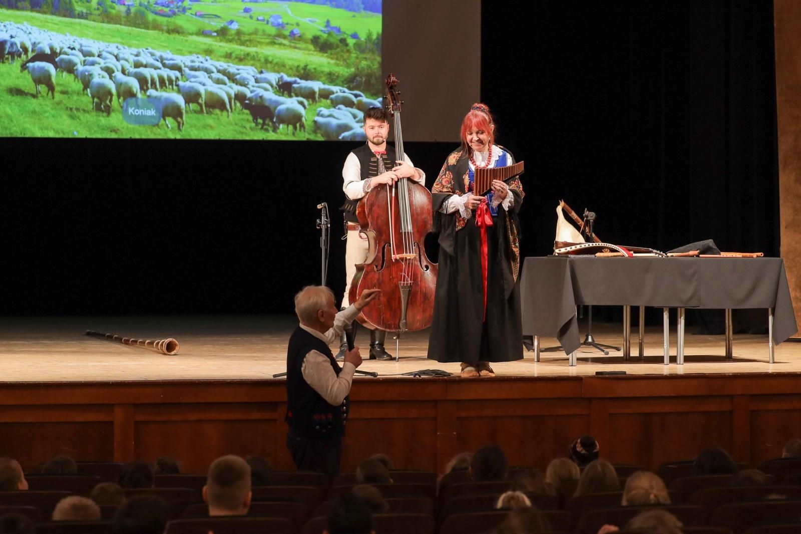 Zdjęcie w galerii na portalu naszraciborz.pl: Koncerty umuzykalniające na ludową nutę wiadomości z regionu