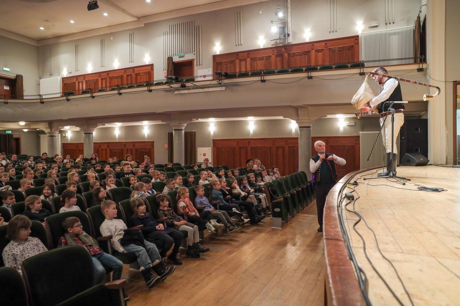 Zdjęcie w galerii na portalu naszraciborz.pl: Koncerty umuzykalniające na ludową nutę wiadomości z regionu