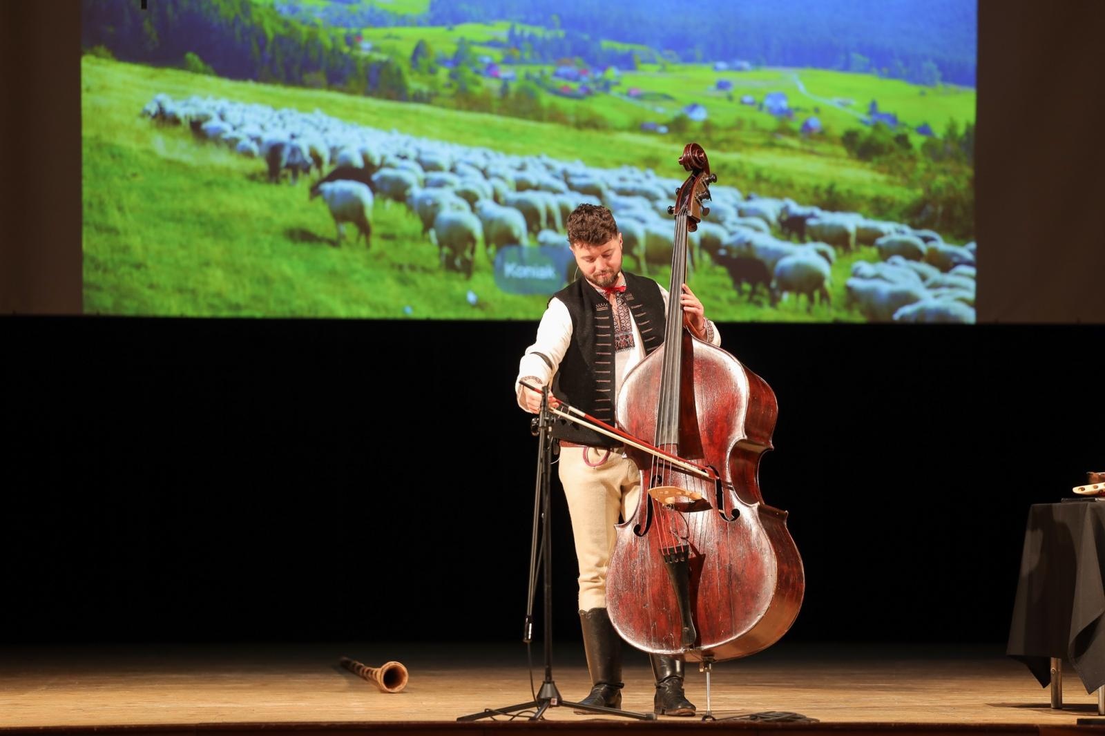 Zdjęcie w galerii na portalu naszraciborz.pl: Koncerty umuzykalniające na ludową nutę wiadomości z regionu