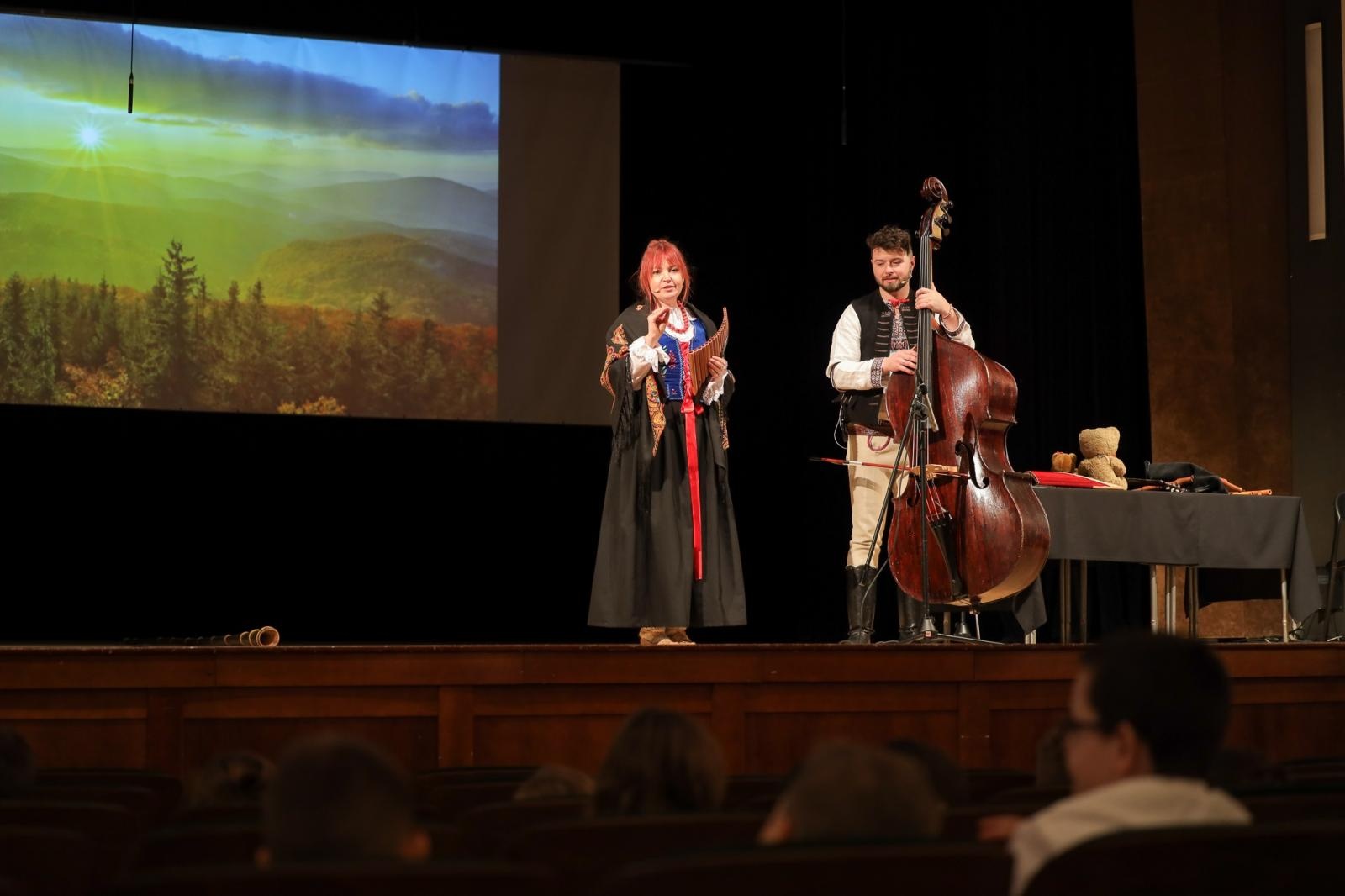 Zdjęcie w galerii na portalu naszraciborz.pl: Koncerty umuzykalniające na ludową nutę wiadomości z regionu