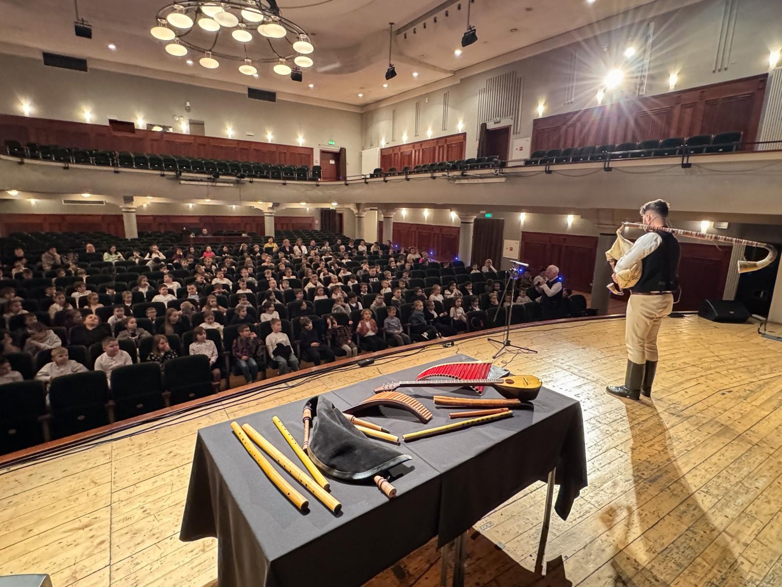 Zdjęcie w galerii na portalu naszraciborz.pl: Koncerty umuzykalniające na ludową nutę wiadomości z regionu