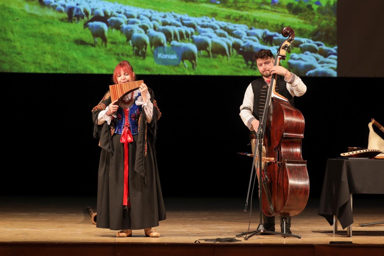 Zdjęcie w galerii na portalu naszraciborz.pl: Koncerty umuzykalniające na ludową nutę wiadomości z regionu
