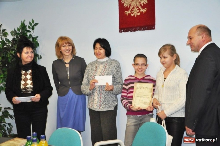 Zdjęcie w galerii na portalu naszraciborz.pl: SP6 ekologicznym pogromcą wiadomości z regionu