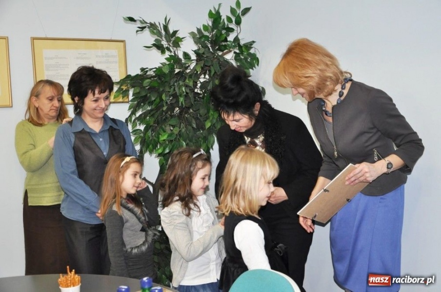 Zdjęcie w galerii na portalu naszraciborz.pl: SP6 ekologicznym pogromcą wiadomości z regionu