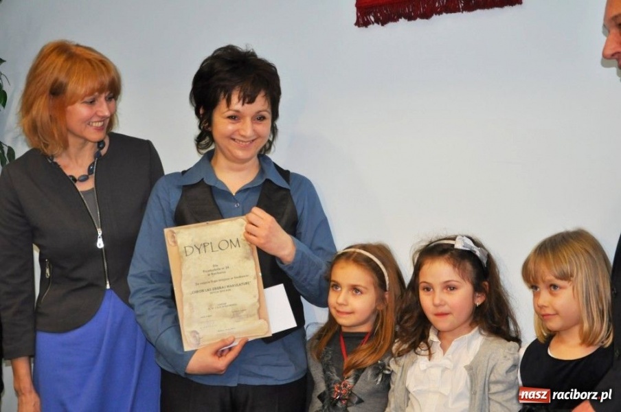 Zdjęcie w galerii na portalu naszraciborz.pl: SP6 ekologicznym pogromcą wiadomości z regionu