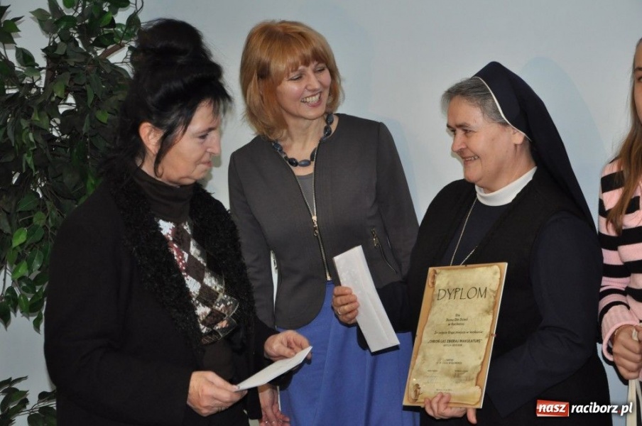 Zdjęcie w galerii na portalu naszraciborz.pl: SP6 ekologicznym pogromcą wiadomości z regionu