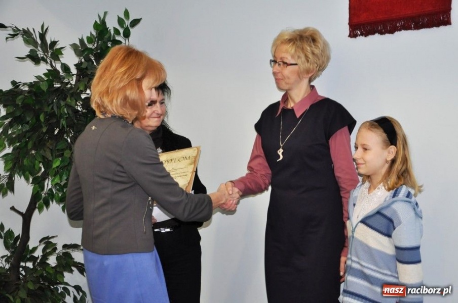 Zdjęcie w galerii na portalu naszraciborz.pl: SP6 ekologicznym pogromcą wiadomości z regionu