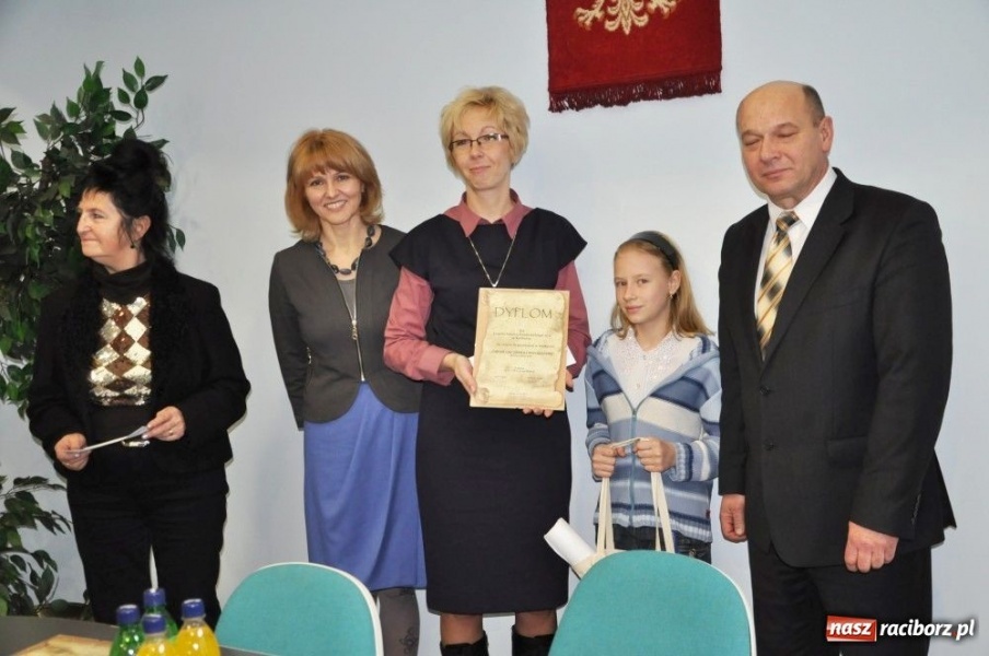 Zdjęcie w galerii na portalu naszraciborz.pl: SP6 ekologicznym pogromcą wiadomości z regionu