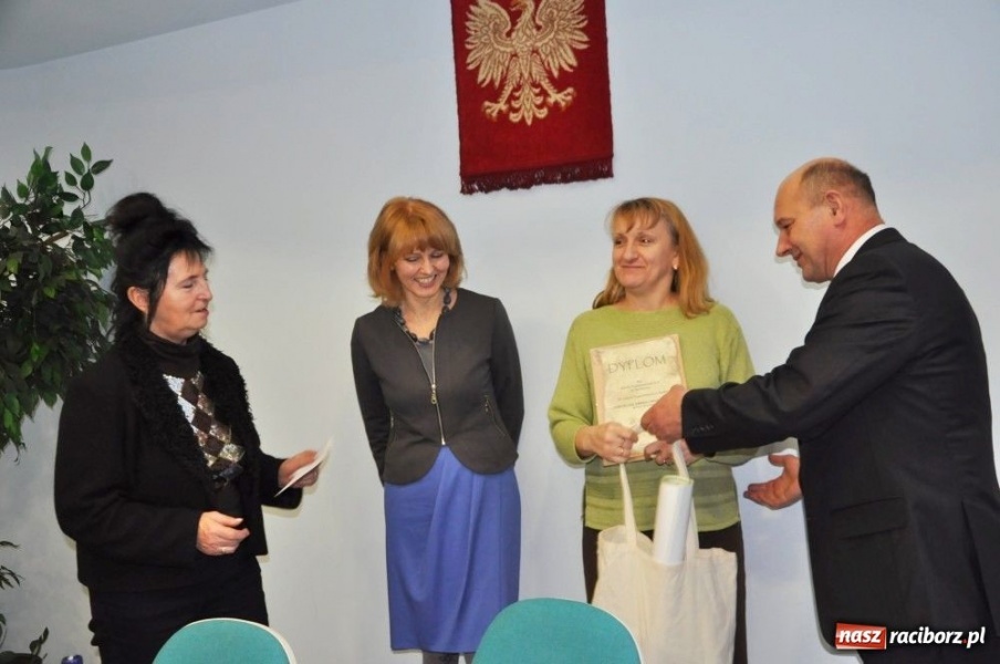 Zdjęcie w galerii na portalu naszraciborz.pl: SP6 ekologicznym pogromcą wiadomości z regionu