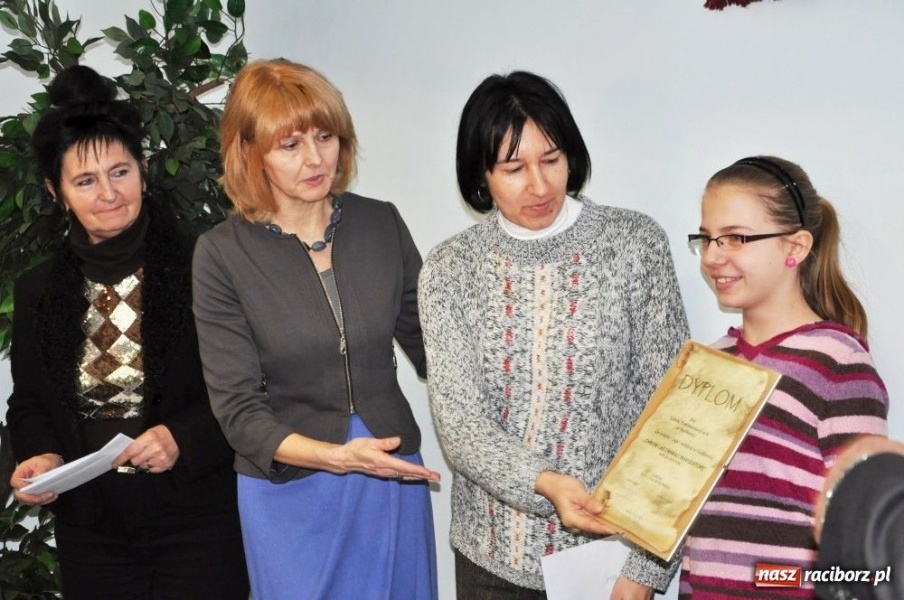 Zdjęcie w galerii na portalu naszraciborz.pl: SP6 ekologicznym pogromcą wiadomości z regionu