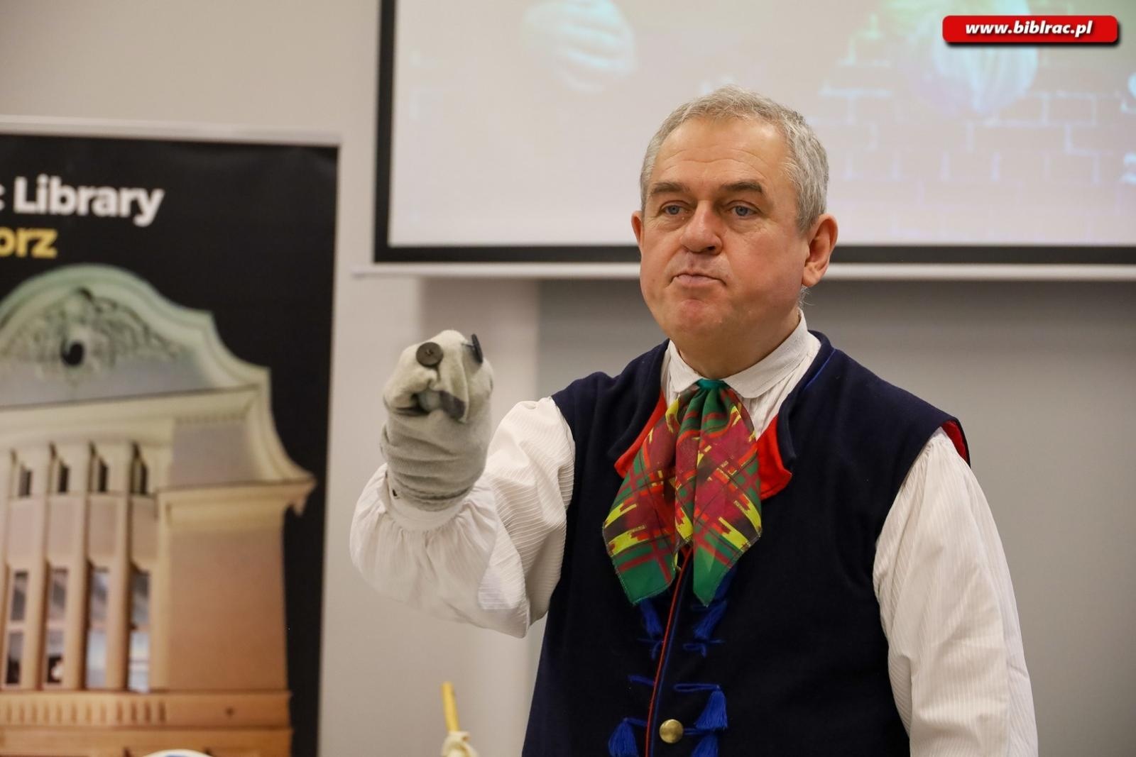 Zdjęcie w galerii na portalu naszraciborz.pl: Kliklaki i bączek. Śląskie zabawy z Markiem Szołtyskiem wiadomości z regionu