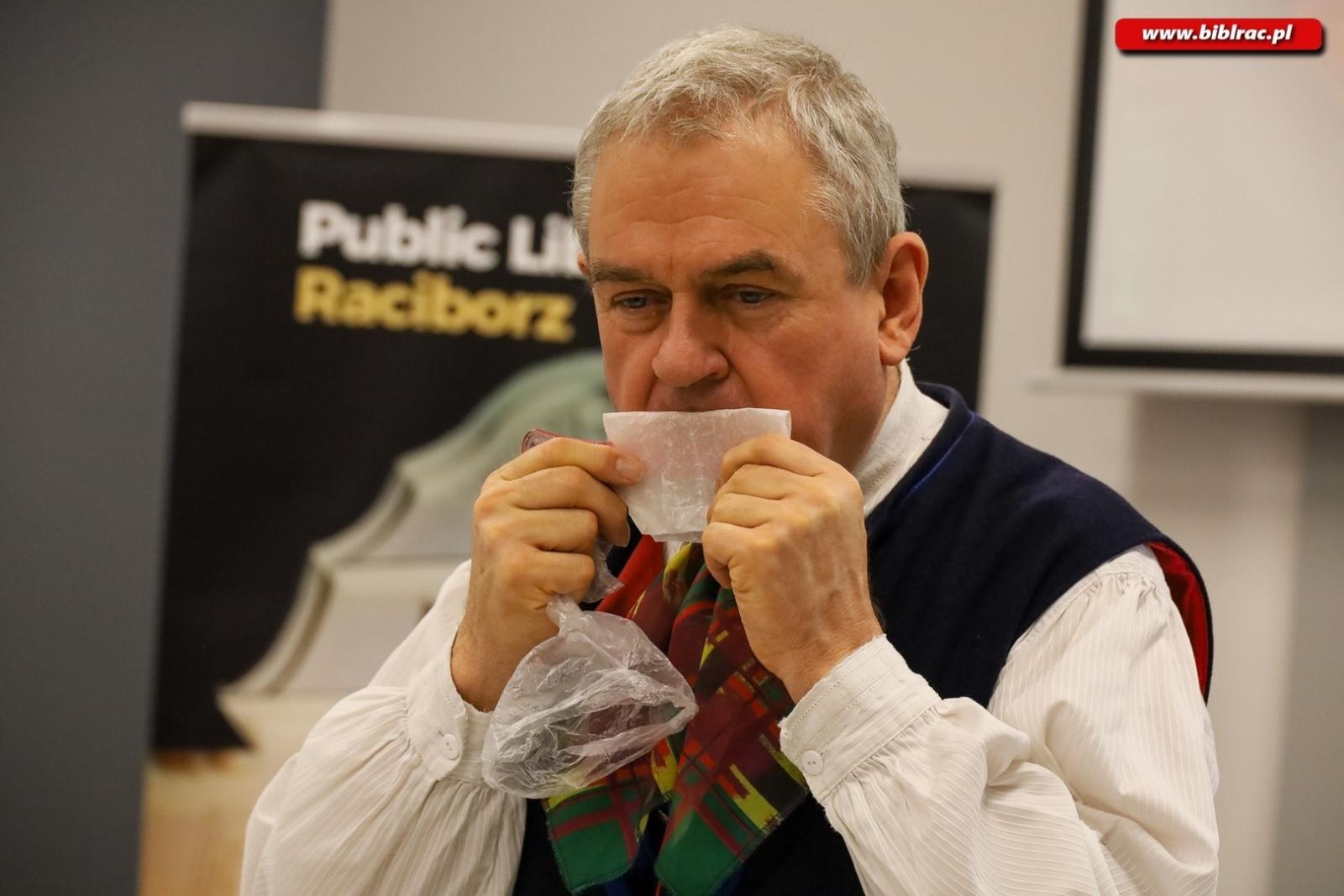 Zdjęcie w galerii na portalu naszraciborz.pl: Kliklaki i bączek. Śląskie zabawy z Markiem Szołtyskiem wiadomości z regionu