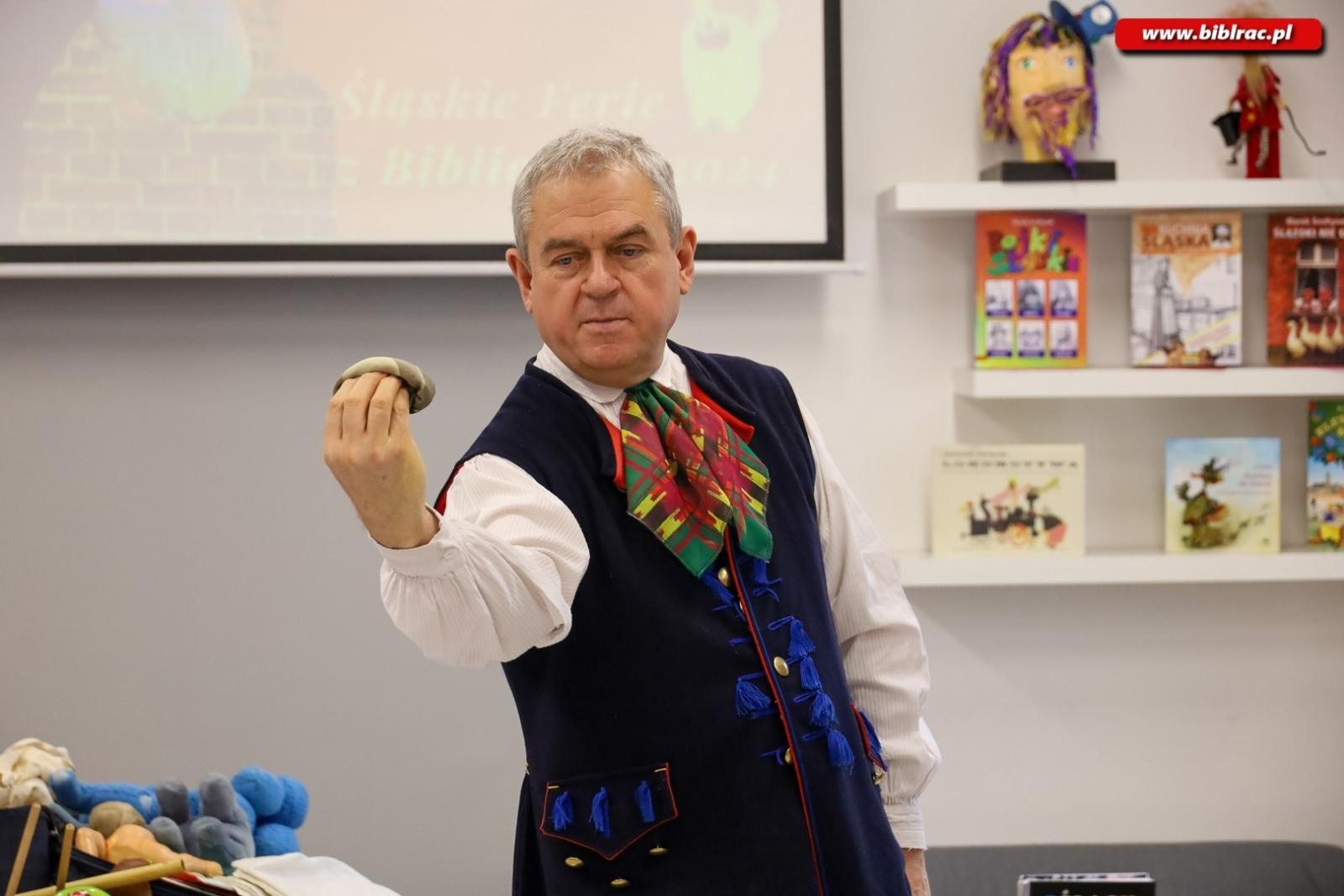 Zdjęcie w galerii na portalu naszraciborz.pl: Kliklaki i bączek. Śląskie zabawy z Markiem Szołtyskiem wiadomości z regionu