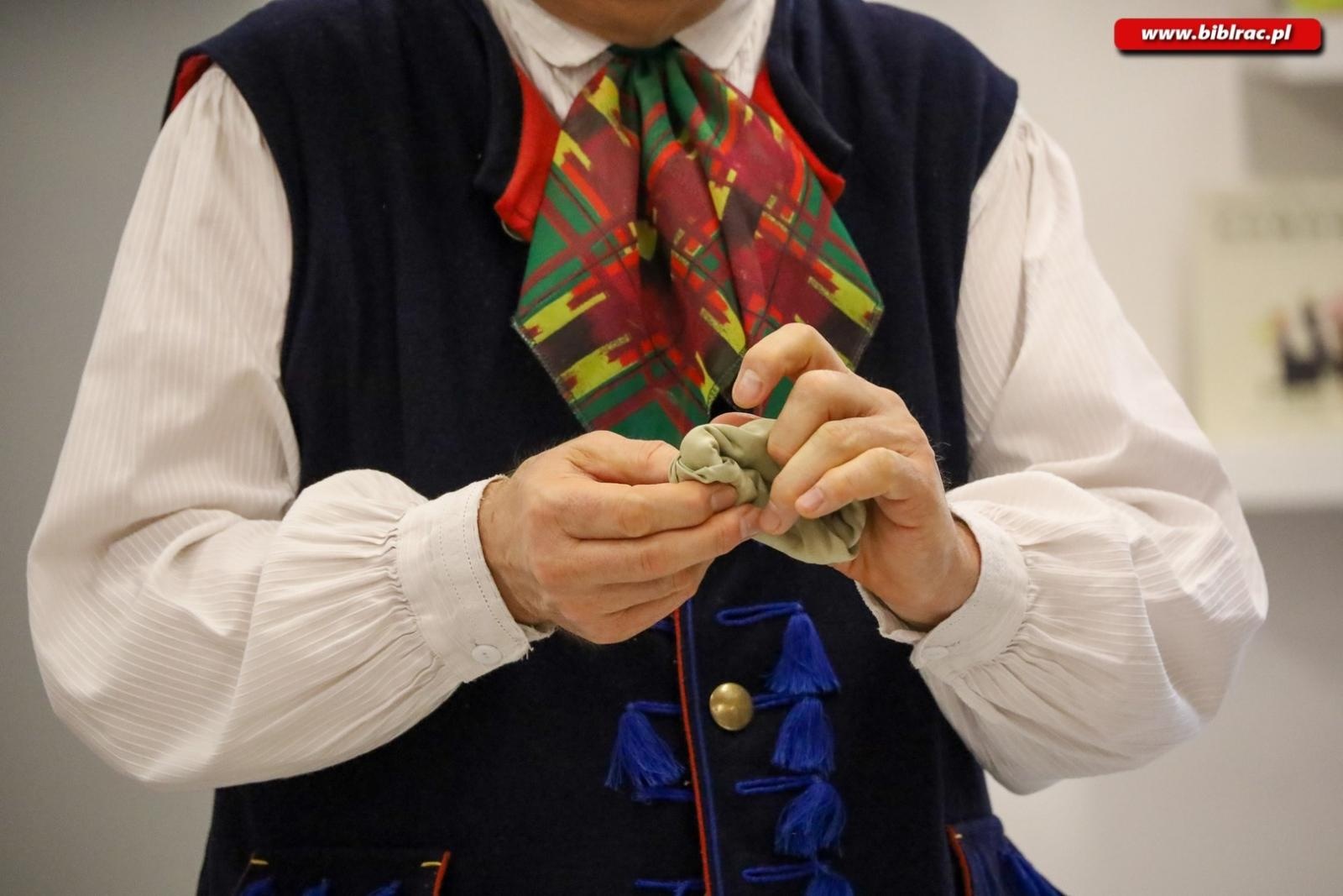 Zdjęcie w galerii na portalu naszraciborz.pl: Kliklaki i bączek. Śląskie zabawy z Markiem Szołtyskiem wiadomości z regionu