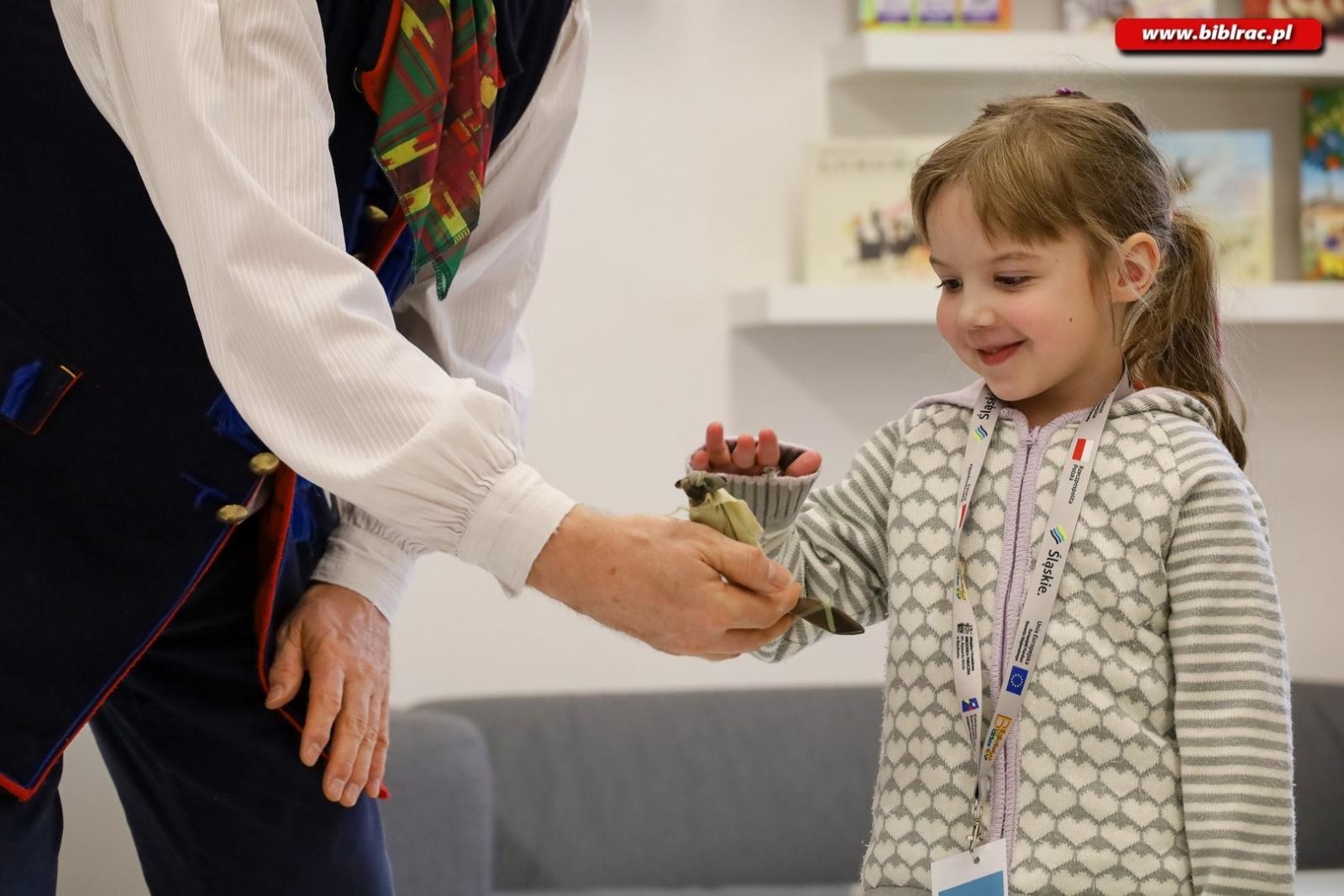 Zdjęcie w galerii na portalu naszraciborz.pl: Kliklaki i bączek. Śląskie zabawy z Markiem Szołtyskiem wiadomości z regionu