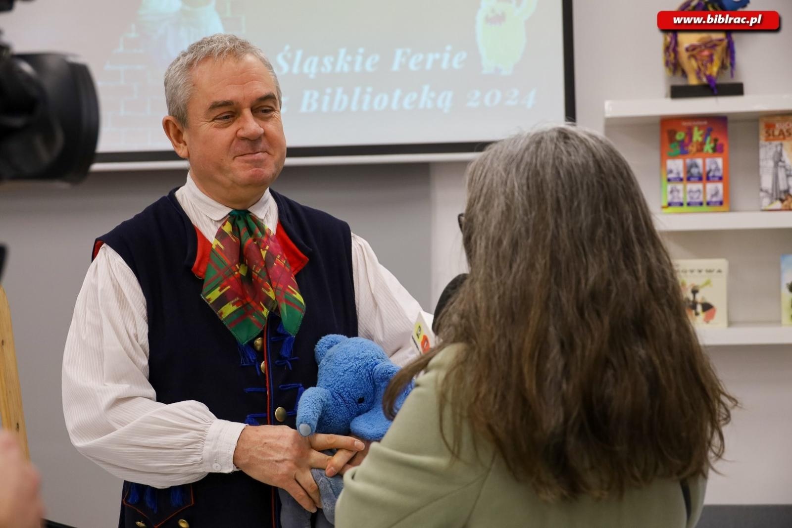 Zdjęcie w galerii na portalu naszraciborz.pl: Kliklaki i bączek. Śląskie zabawy z Markiem Szołtyskiem wiadomości z regionu