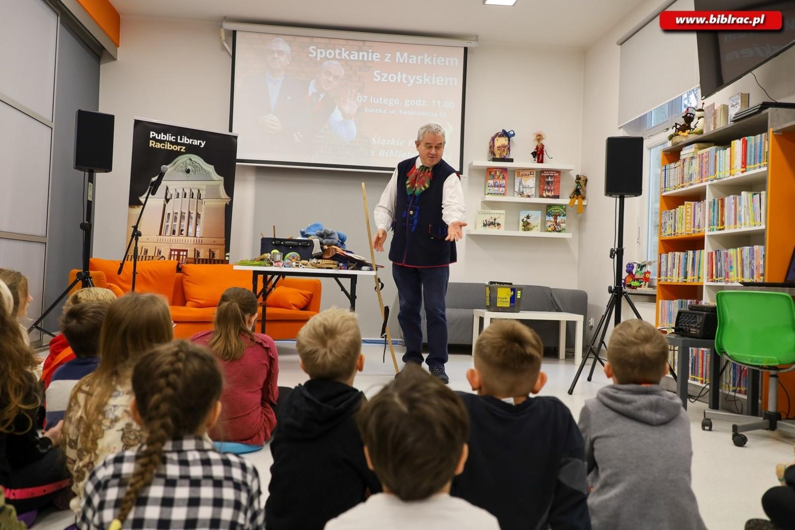 Zdjęcie w galerii na portalu naszraciborz.pl: Kliklaki i bączek. Śląskie zabawy z Markiem Szołtyskiem wiadomości z regionu
