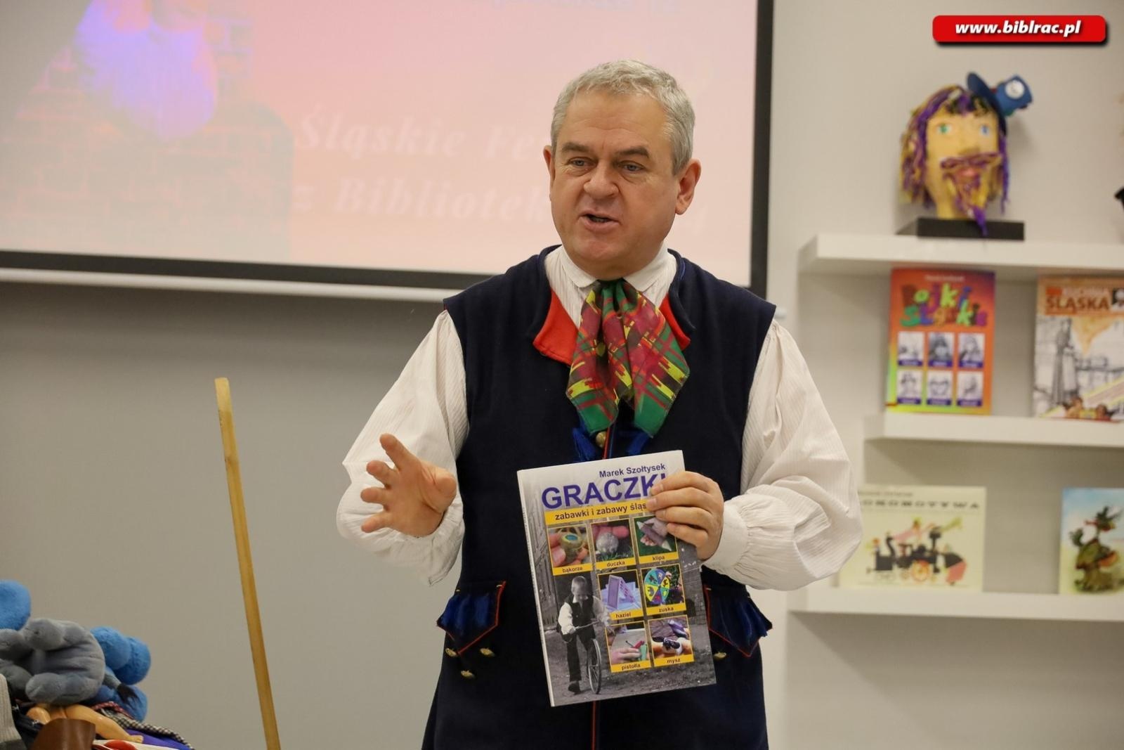 Zdjęcie w galerii na portalu naszraciborz.pl: Kliklaki i bączek. Śląskie zabawy z Markiem Szołtyskiem wiadomości z regionu