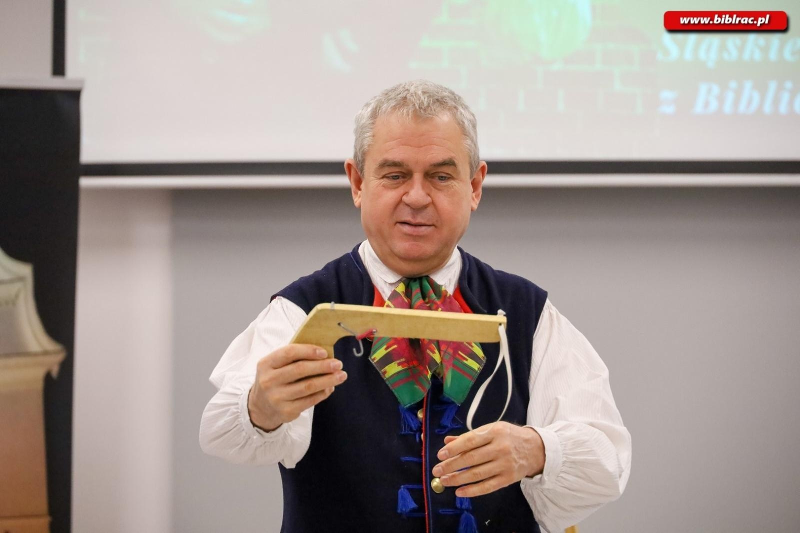 Zdjęcie w galerii na portalu naszraciborz.pl: Kliklaki i bączek. Śląskie zabawy z Markiem Szołtyskiem wiadomości z regionu