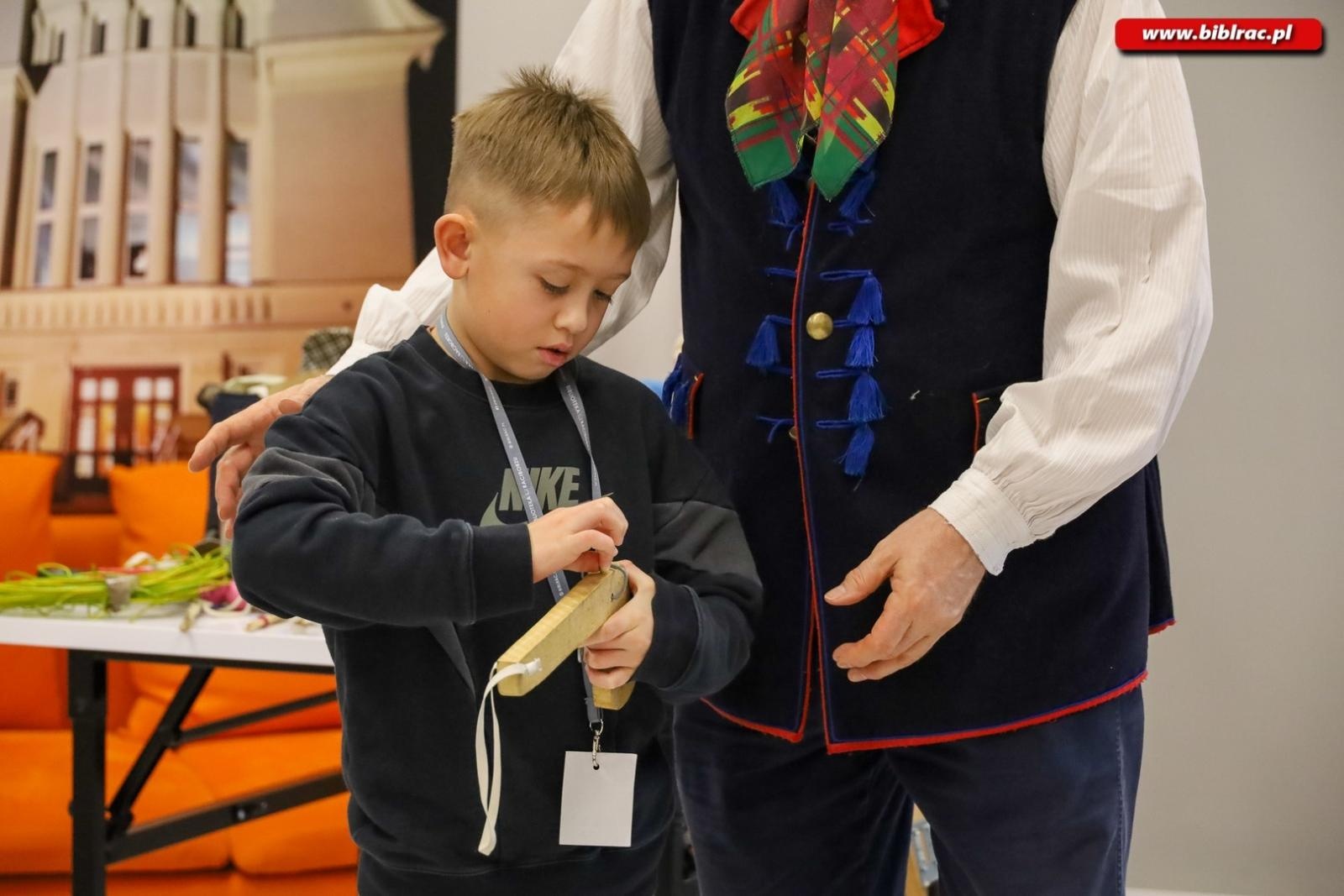 Zdjęcie w galerii na portalu naszraciborz.pl: Kliklaki i bączek. Śląskie zabawy z Markiem Szołtyskiem wiadomości z regionu