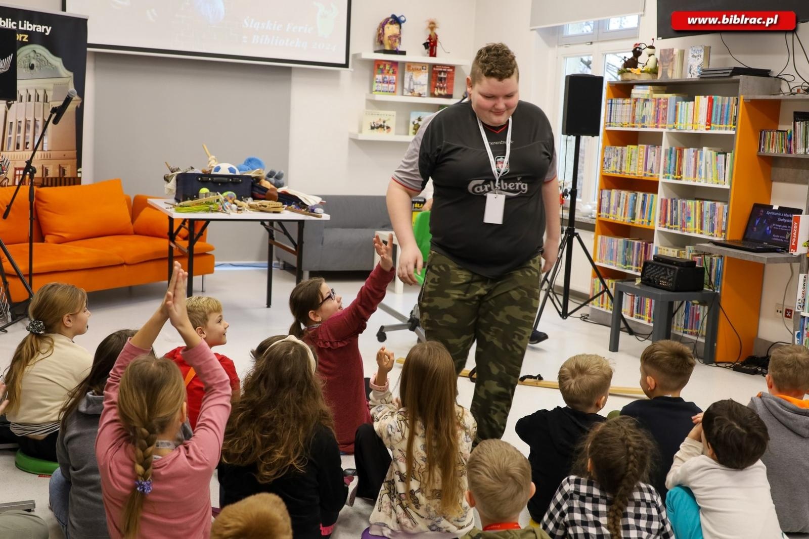 Zdjęcie w galerii na portalu naszraciborz.pl: Kliklaki i bączek. Śląskie zabawy z Markiem Szołtyskiem wiadomości z regionu