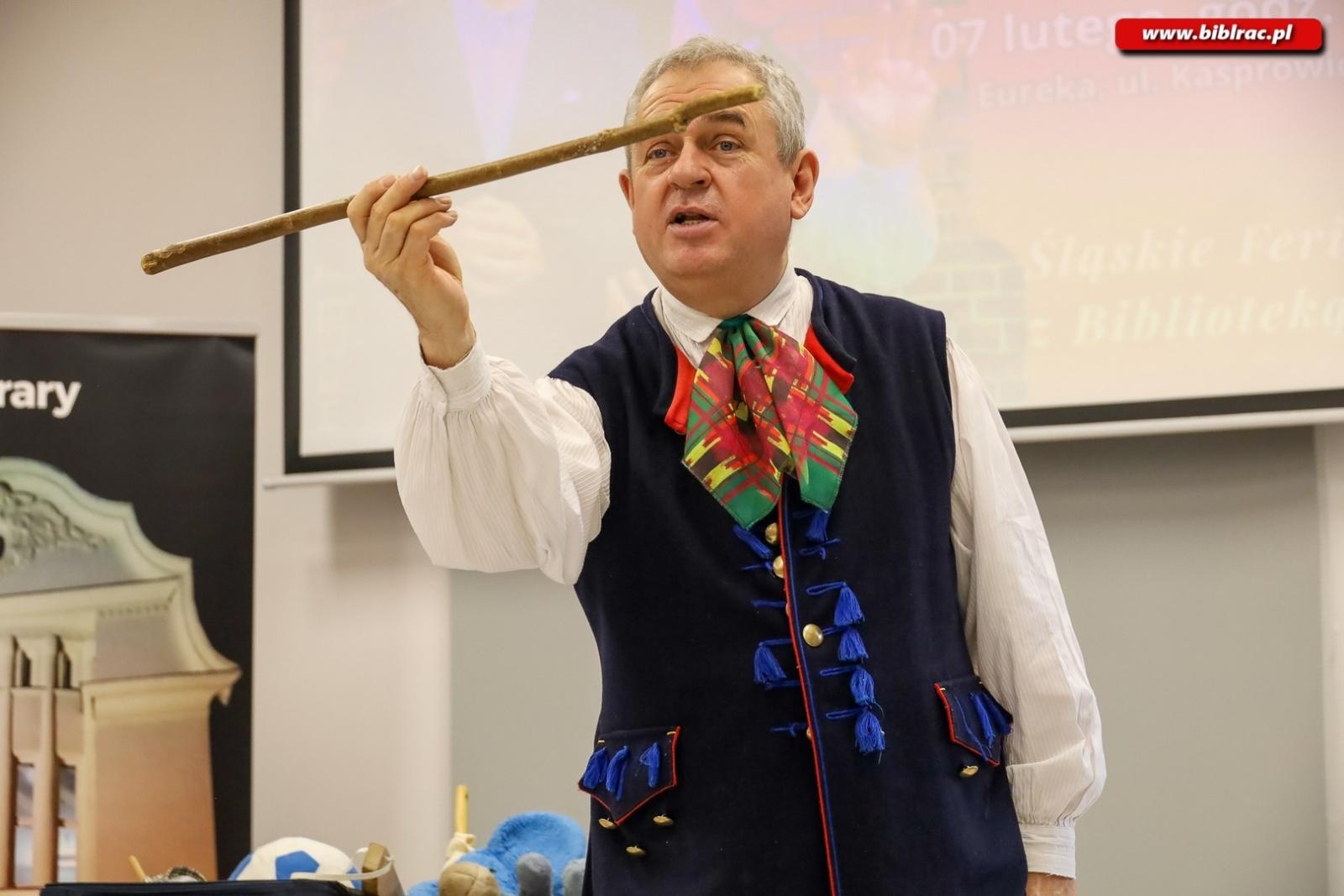 Zdjęcie w galerii na portalu naszraciborz.pl: Kliklaki i bączek. Śląskie zabawy z Markiem Szołtyskiem wiadomości z regionu