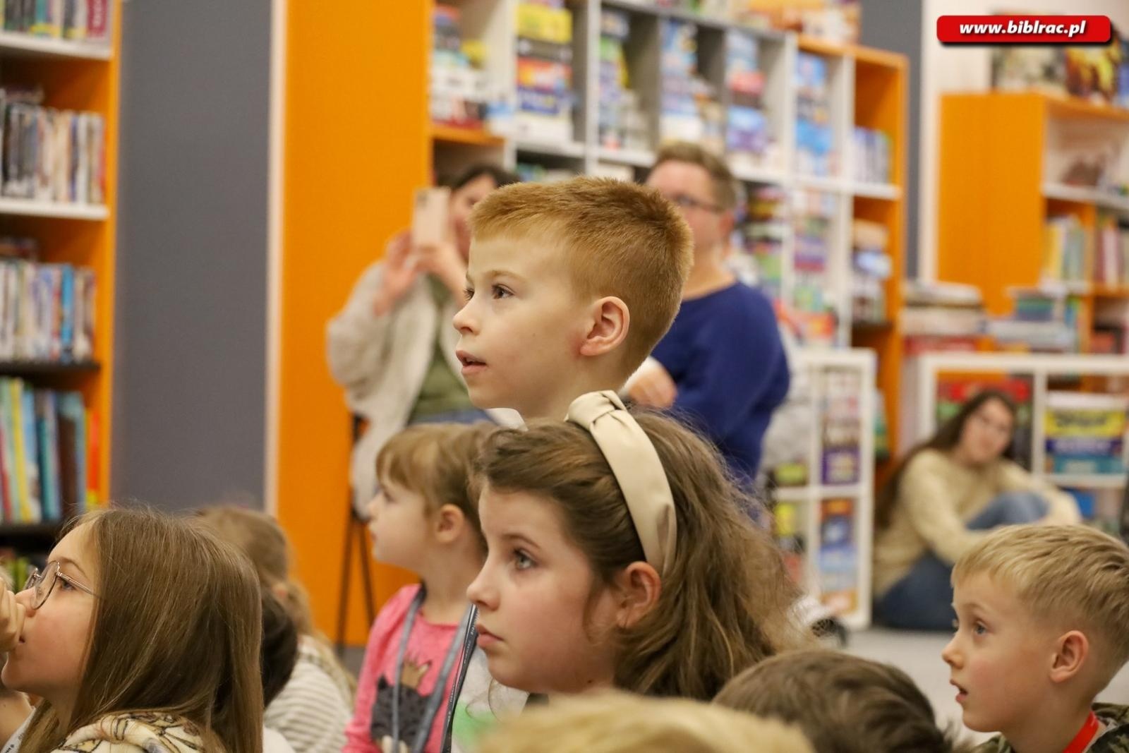 Zdjęcie w galerii na portalu naszraciborz.pl: Kliklaki i bączek. Śląskie zabawy z Markiem Szołtyskiem wiadomości z regionu