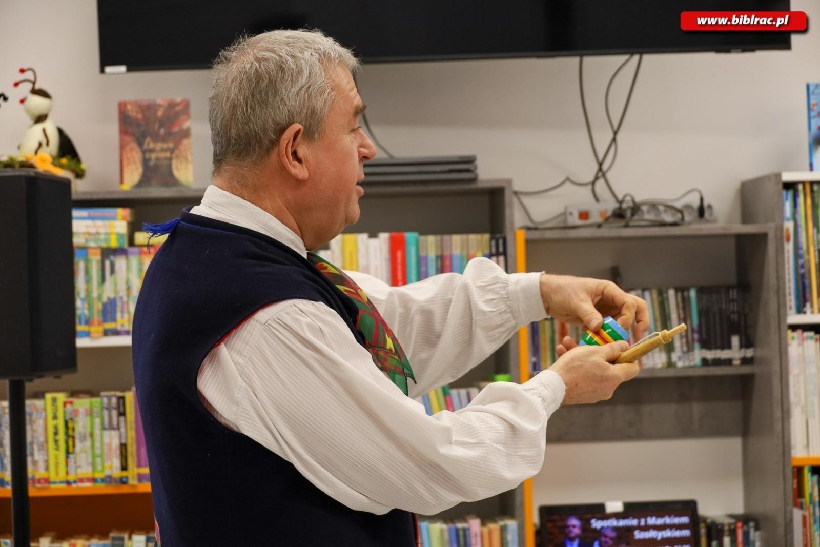 Zdjęcie w galerii na portalu naszraciborz.pl: Kliklaki i bączek. Śląskie zabawy z Markiem Szołtyskiem wiadomości z regionu