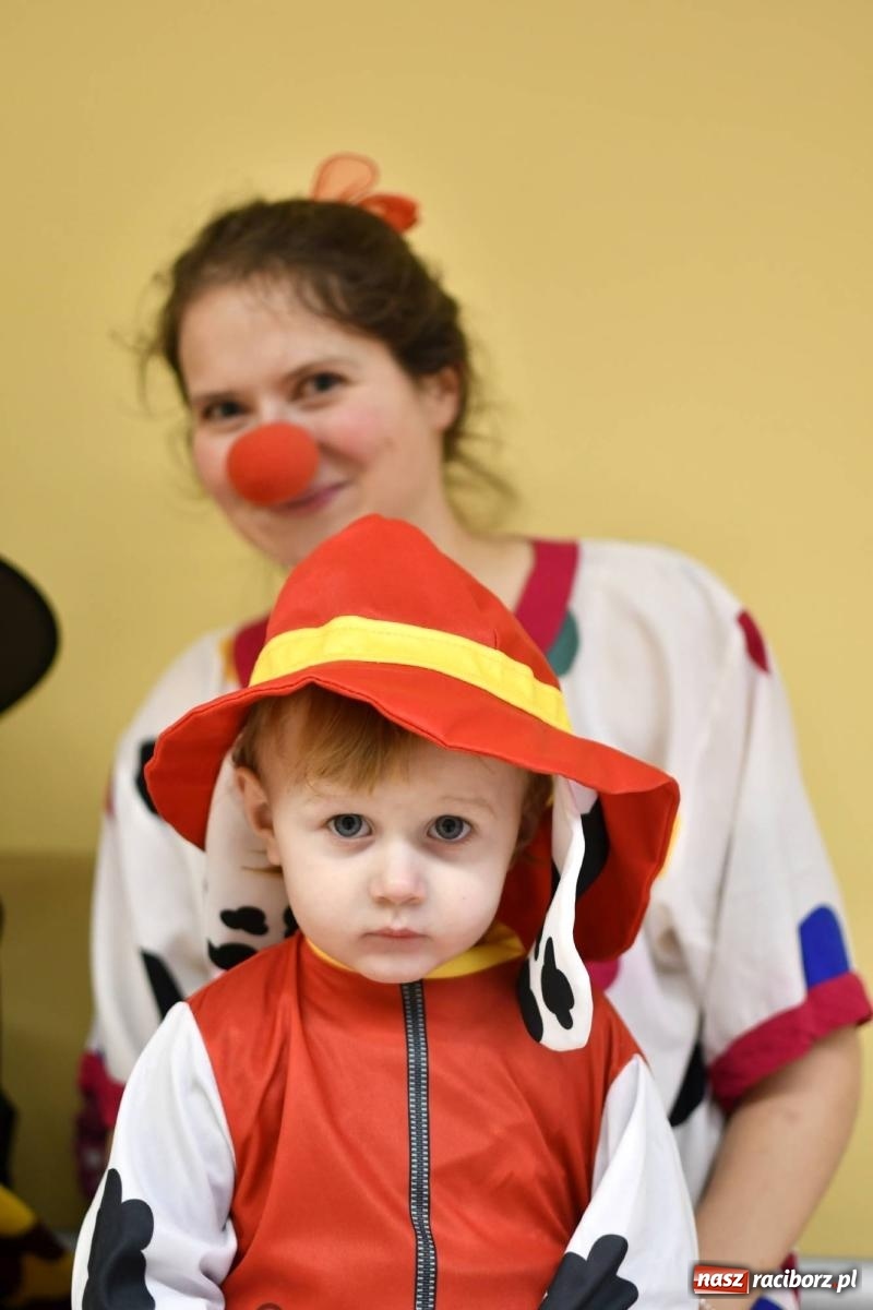 Zdjęcie w galerii na portalu naszraciborz.pl: Ponad sto bajkowych i filmowych postaci na balu karnawałowym w Pietrowicach Wielkich wiadomości z regionu
