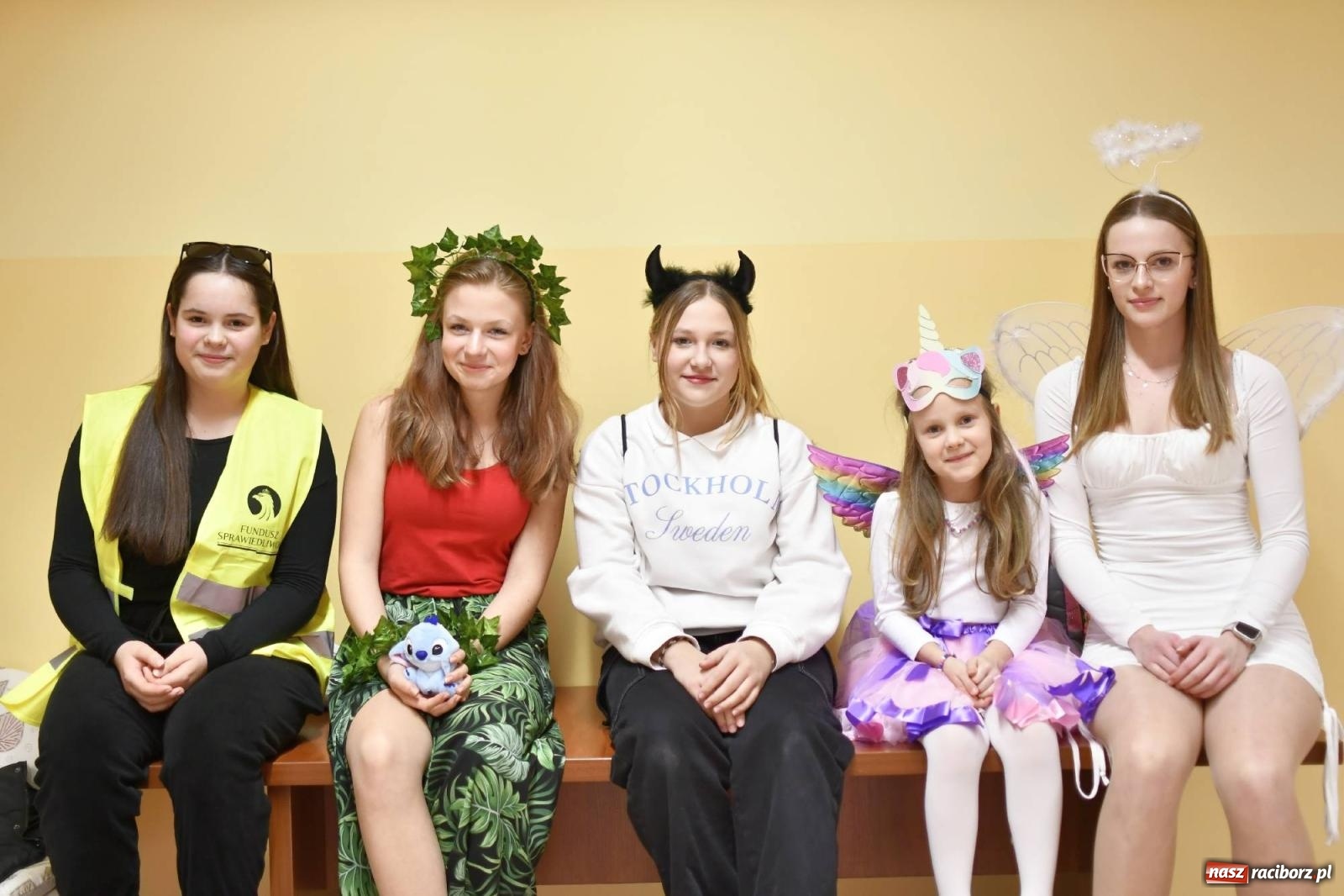 Zdjęcie w galerii na portalu naszraciborz.pl: Ponad sto bajkowych i filmowych postaci na balu karnawałowym w Pietrowicach Wielkich wiadomości z regionu