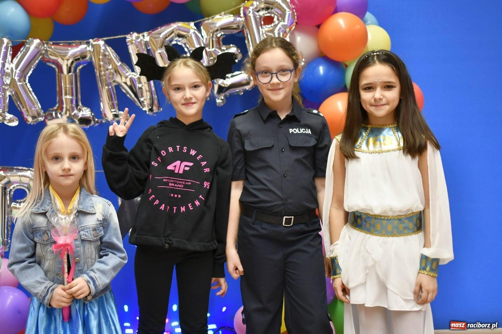 Zdjęcie w galerii na portalu naszraciborz.pl: Ponad sto bajkowych i filmowych postaci na balu karnawałowym w Pietrowicach Wielkich wiadomości z regionu