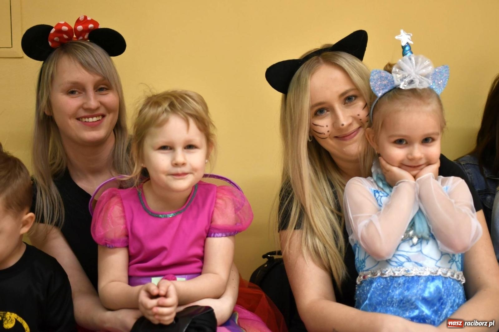 Zdjęcie w galerii na portalu naszraciborz.pl: Ponad sto bajkowych i filmowych postaci na balu karnawałowym w Pietrowicach Wielkich wiadomości z regionu