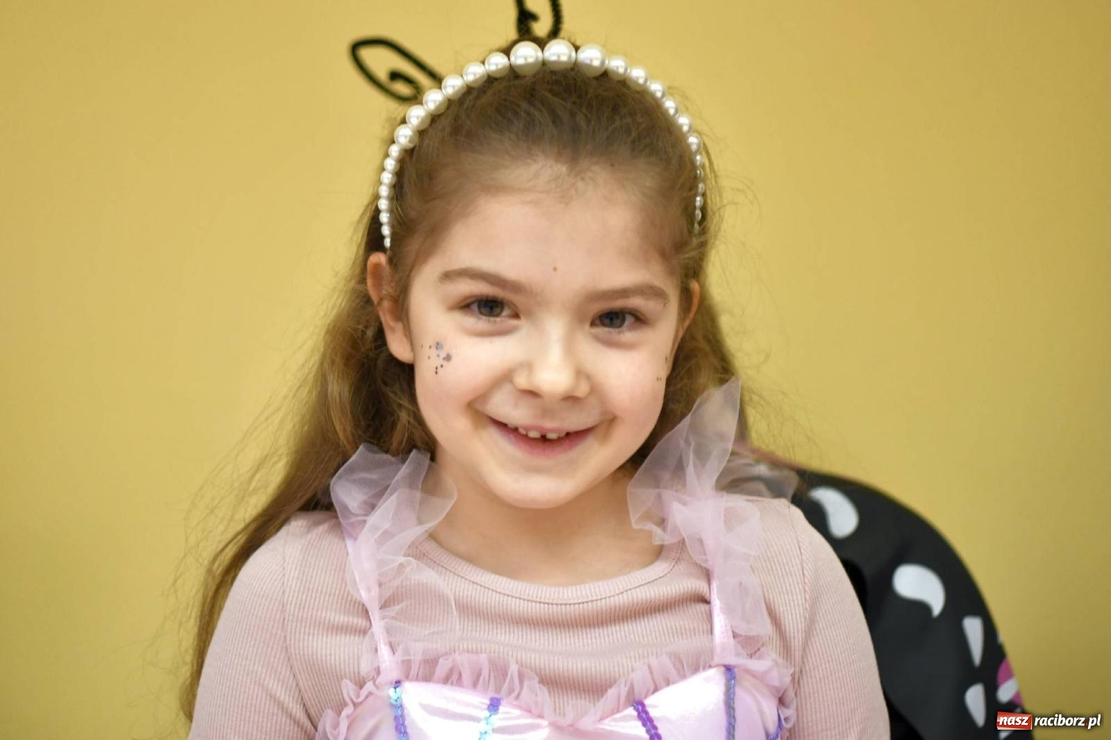 Zdjęcie w galerii na portalu naszraciborz.pl: Ponad sto bajkowych i filmowych postaci na balu karnawałowym w Pietrowicach Wielkich wiadomości z regionu