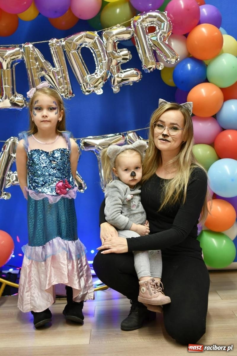 Zdjęcie w galerii na portalu naszraciborz.pl: Ponad sto bajkowych i filmowych postaci na balu karnawałowym w Pietrowicach Wielkich wiadomości z regionu