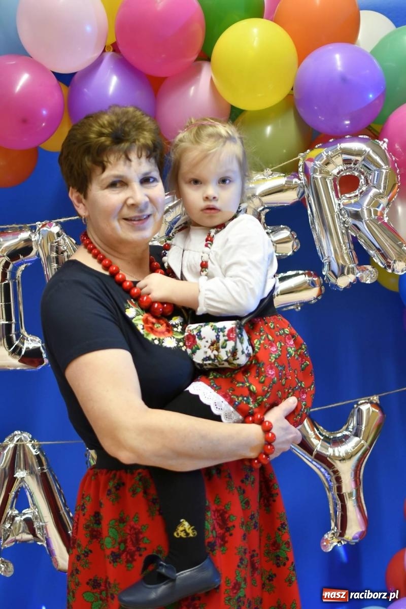 Zdjęcie w galerii na portalu naszraciborz.pl: Ponad sto bajkowych i filmowych postaci na balu karnawałowym w Pietrowicach Wielkich wiadomości z regionu