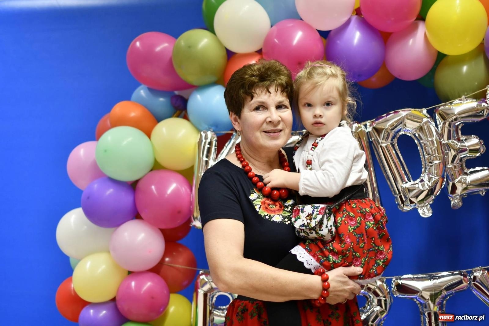 Zdjęcie w galerii na portalu naszraciborz.pl: Ponad sto bajkowych i filmowych postaci na balu karnawałowym w Pietrowicach Wielkich wiadomości z regionu