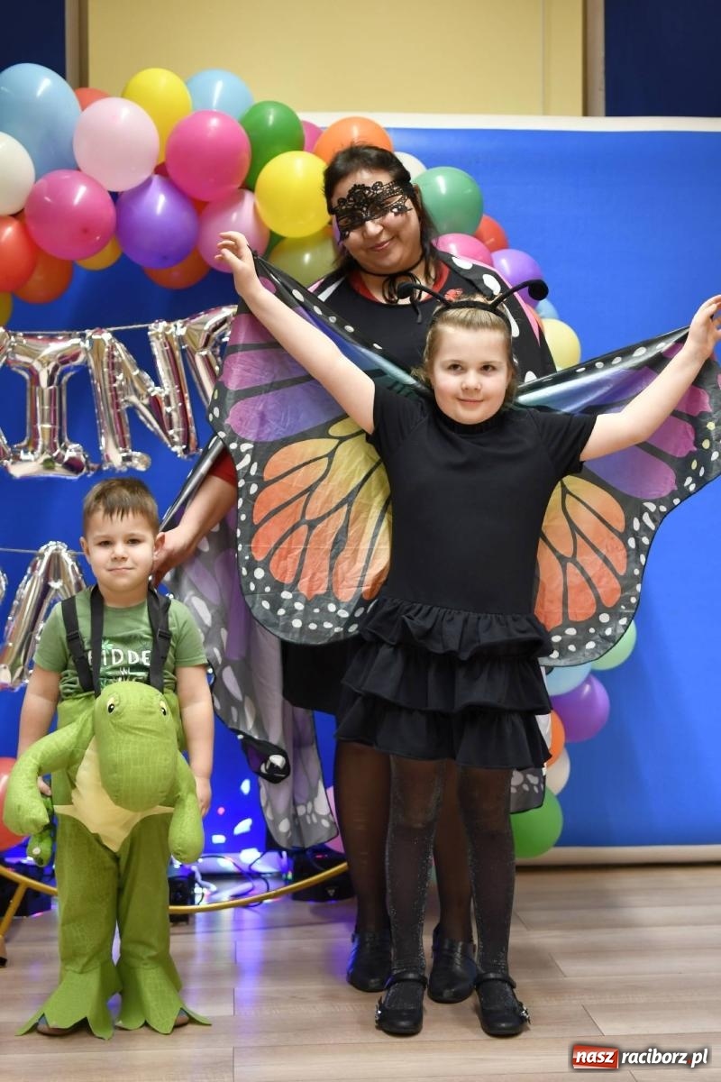 Zdjęcie w galerii na portalu naszraciborz.pl: Ponad sto bajkowych i filmowych postaci na balu karnawałowym w Pietrowicach Wielkich wiadomości z regionu