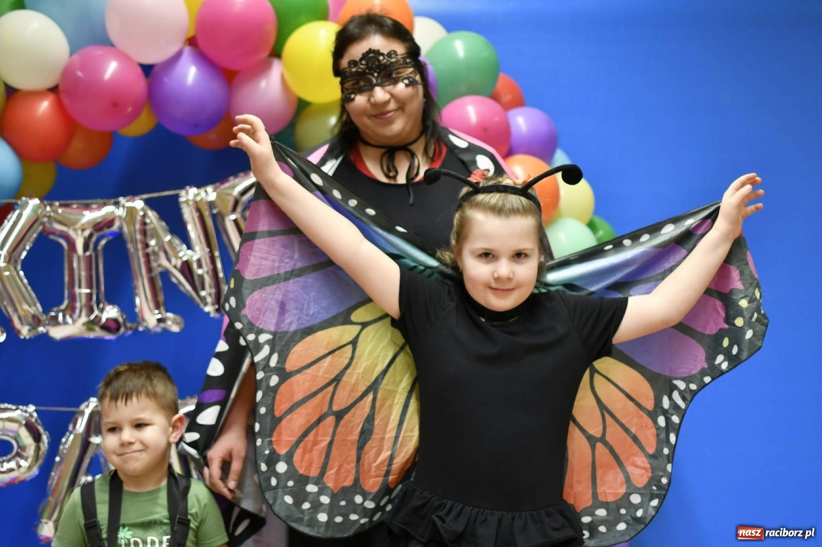 Zdjęcie w galerii na portalu naszraciborz.pl: Ponad sto bajkowych i filmowych postaci na balu karnawałowym w Pietrowicach Wielkich wiadomości z regionu