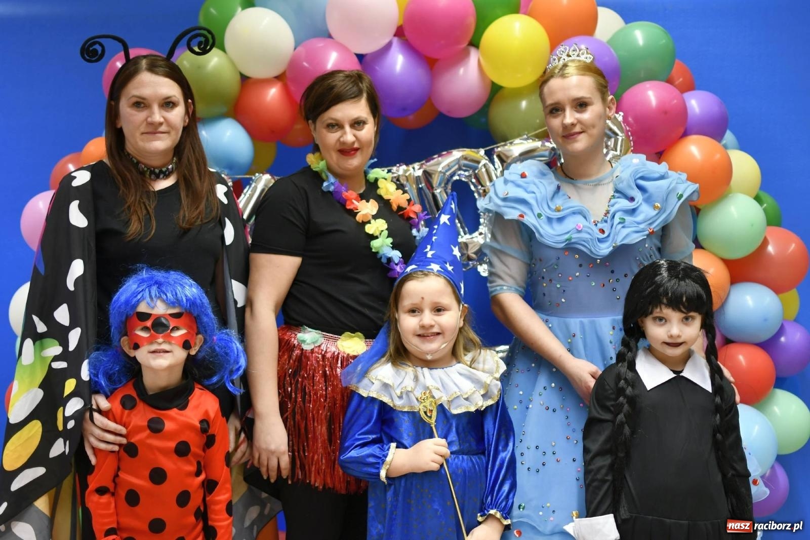 Zdjęcie w galerii na portalu naszraciborz.pl: Ponad sto bajkowych i filmowych postaci na balu karnawałowym w Pietrowicach Wielkich wiadomości z regionu