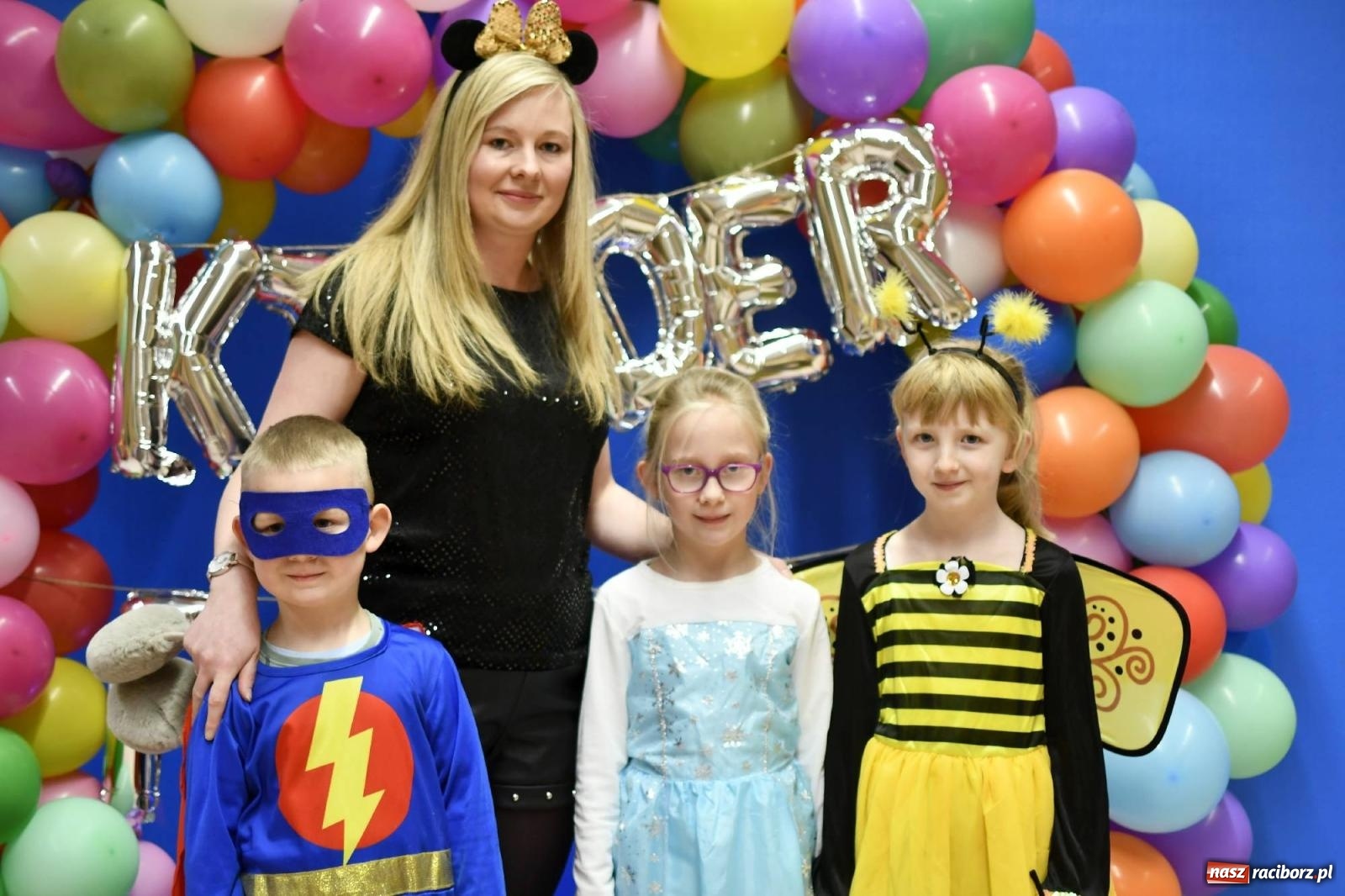 Zdjęcie w galerii na portalu naszraciborz.pl: Ponad sto bajkowych i filmowych postaci na balu karnawałowym w Pietrowicach Wielkich wiadomości z regionu