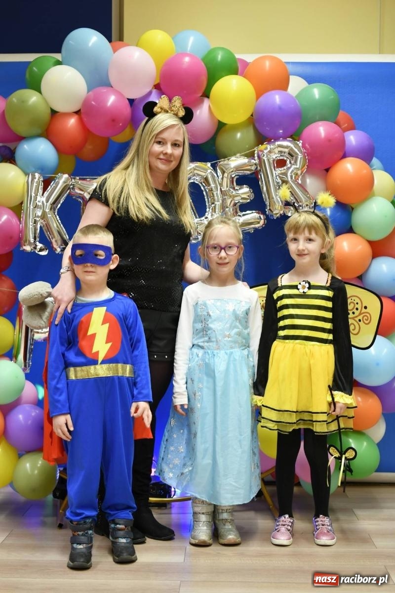 Zdjęcie w galerii na portalu naszraciborz.pl: Ponad sto bajkowych i filmowych postaci na balu karnawałowym w Pietrowicach Wielkich wiadomości z regionu
