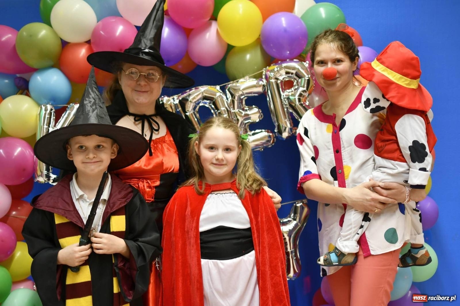 Zdjęcie w galerii na portalu naszraciborz.pl: Ponad sto bajkowych i filmowych postaci na balu karnawałowym w Pietrowicach Wielkich wiadomości z regionu