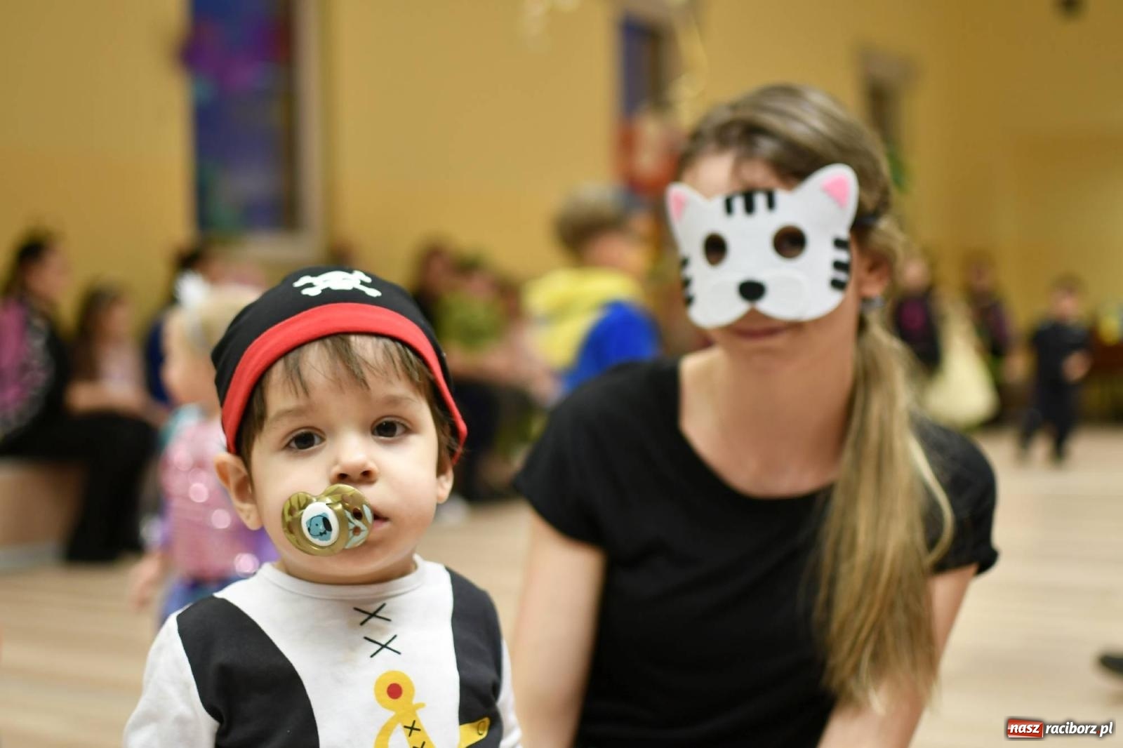 Zdjęcie w galerii na portalu naszraciborz.pl: Ponad sto bajkowych i filmowych postaci na balu karnawałowym w Pietrowicach Wielkich wiadomości z regionu