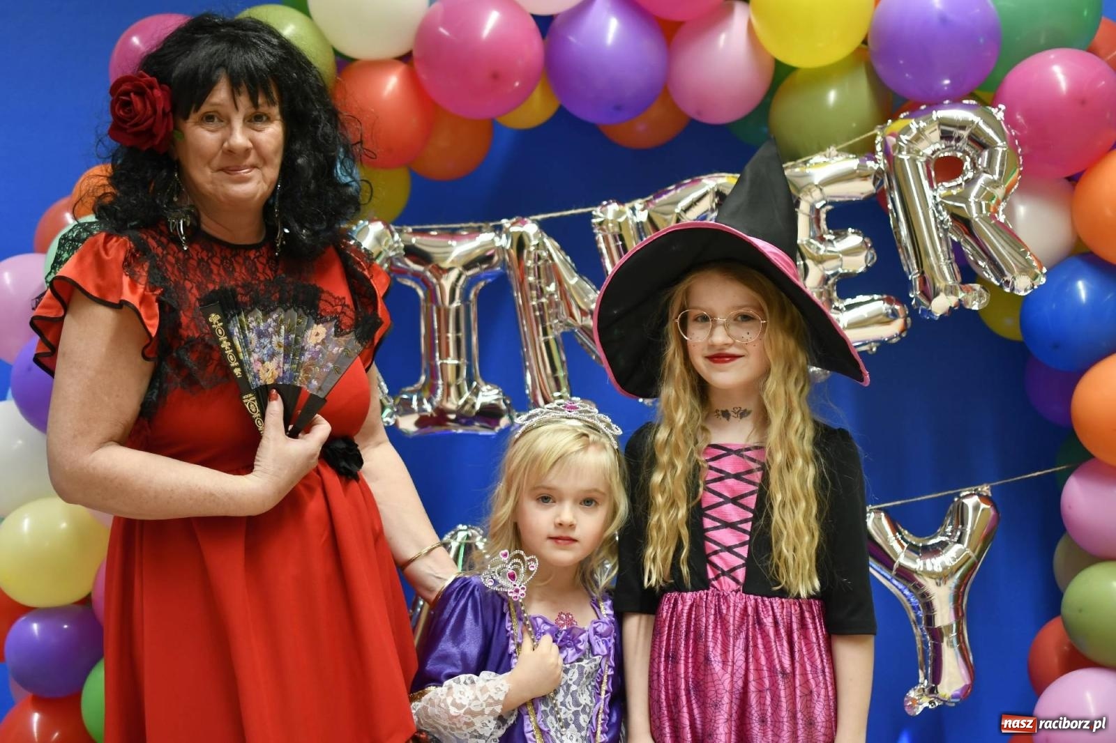 Zdjęcie w galerii na portalu naszraciborz.pl: Ponad sto bajkowych i filmowych postaci na balu karnawałowym w Pietrowicach Wielkich wiadomości z regionu